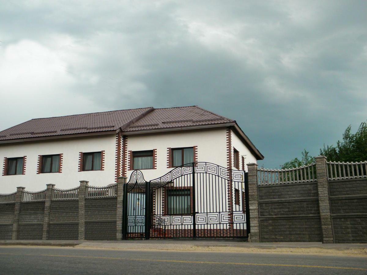 Pensiunea Platinum Târgu Jiu Exterior photo