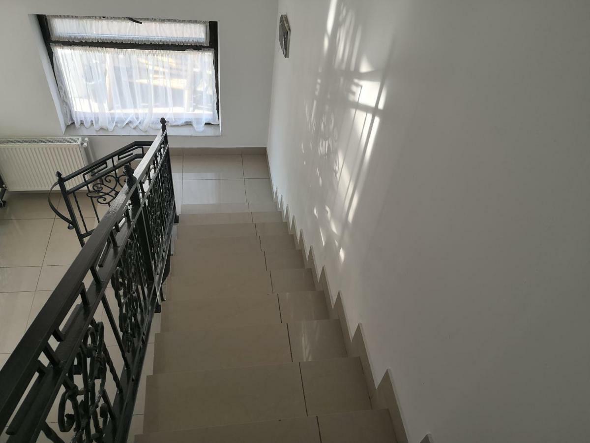 Pensiunea Platinum Târgu Jiu Exterior photo